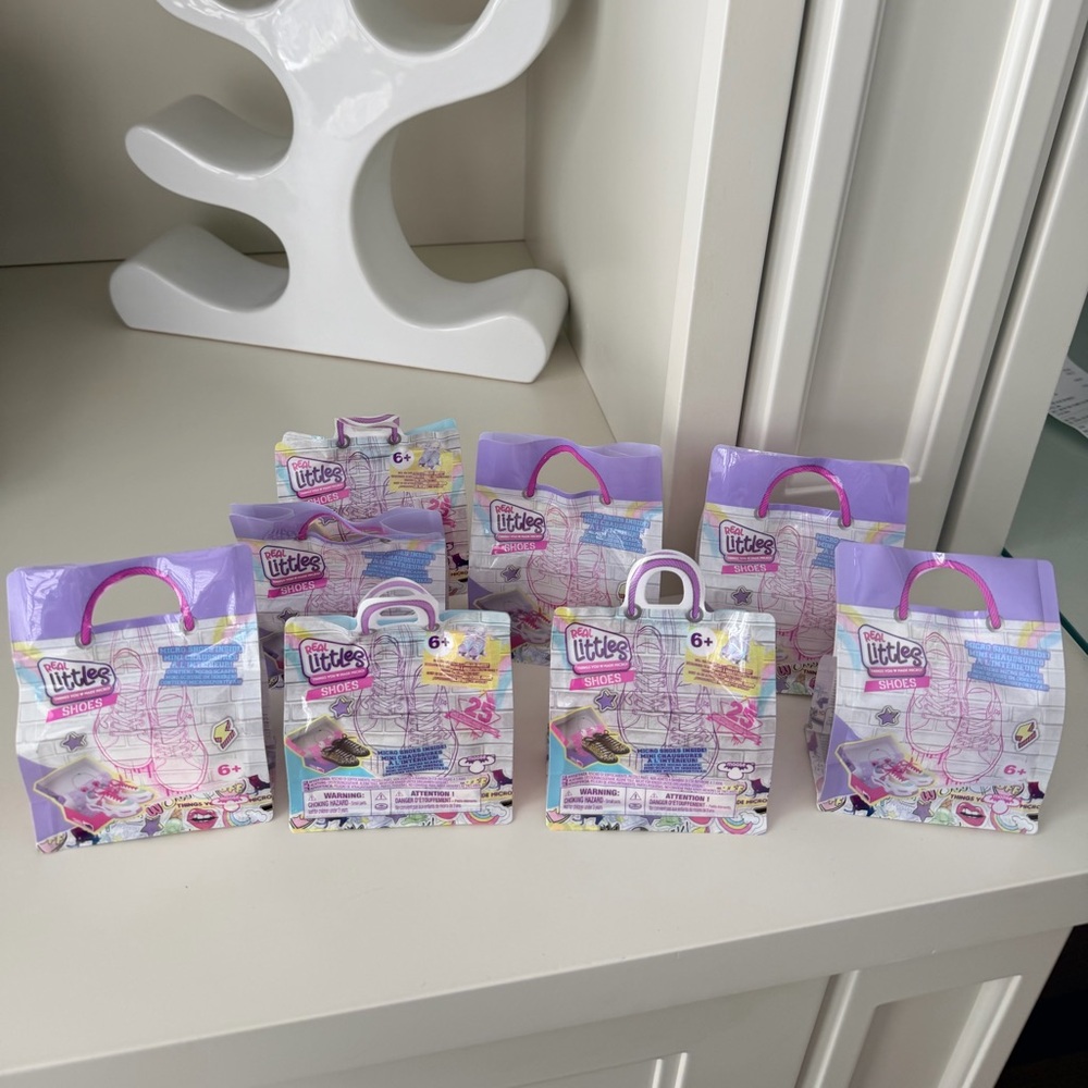 REAL LITTLES Collectible Micro Sneakers With 25 Sneakers To Collect NEW LOT X 7